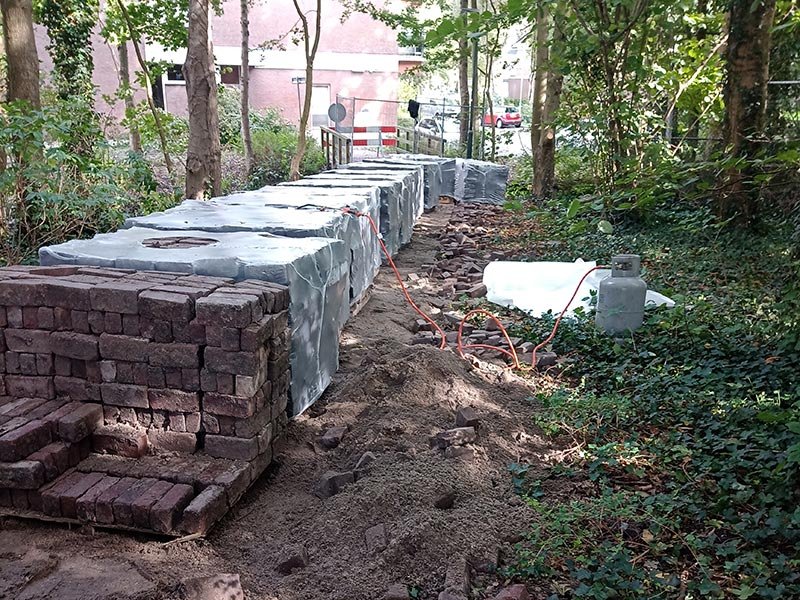 opbreken van betontegels in Zuid-Holland
