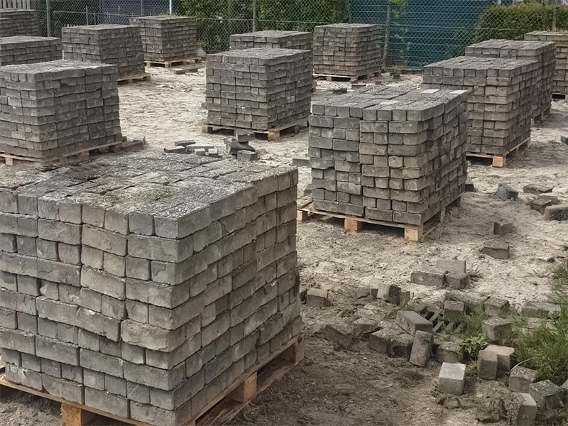 Opbreken en palletiseren van Betontegels in Zuid-Holland